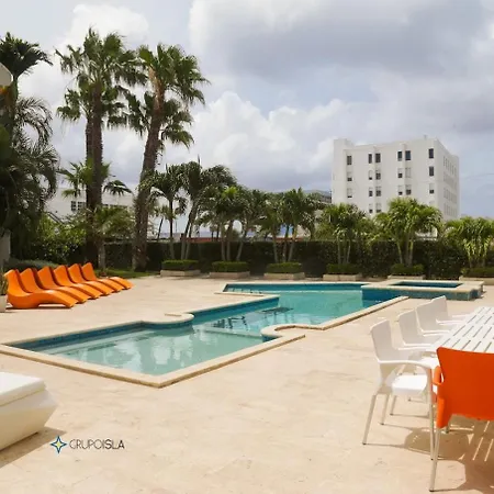 4 Bedrooms Modern Condo At Walking Distance From Eagle Beach